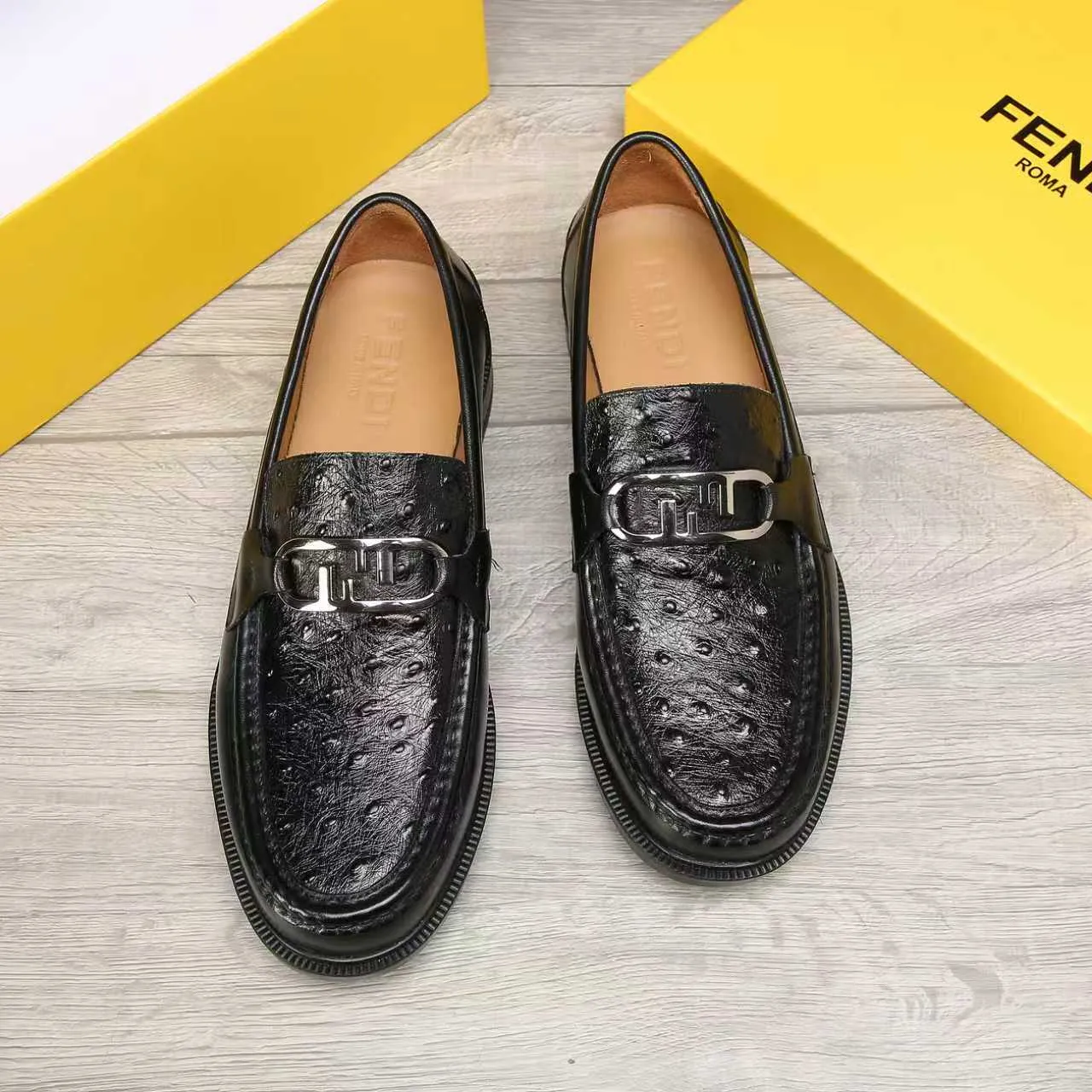 ​Men's shoes 💰 500 💰 Water dyed cowhide 🆘 The latest FENDI ( Fendi ) new casual leather shoes 🕶️🕶️ Simple routing effect, showing an elegant and cool driving shoe 🎬Made of Italian 🇮🇹 imported calfskin + first-layer water-dyed cowhide lining🐂Excellent material🎬Detailed workmanship 🤗Comfortable foot feel➰➰. ​Pair it with any outfit to show your taste and temperament, low-key luxury ♻️Design ​simple and elegant ​noble and fashionable 🍃​Very loved and favored by trendy men 💓❤️Size: 38-44 2⃣️colors available
